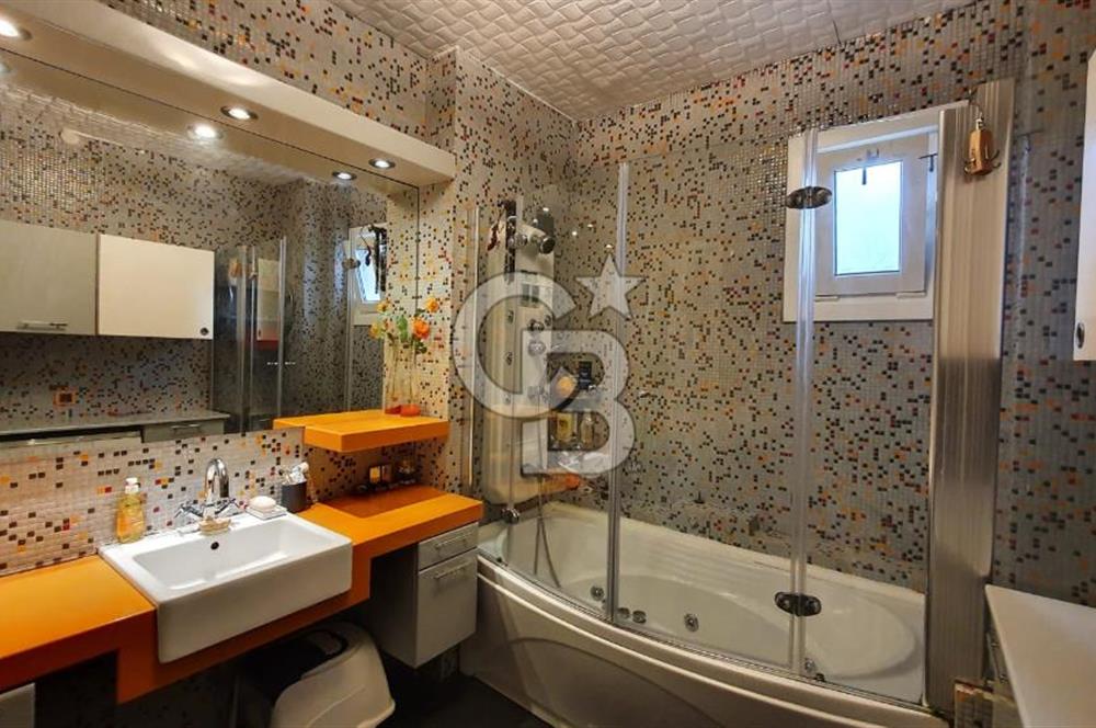 SUADİYE BAĞDAT CADDESİ VE SAHİLE YÜRÜME MESAFESİNDE ASANSÖRLÜ OTOPARKLI 2+1