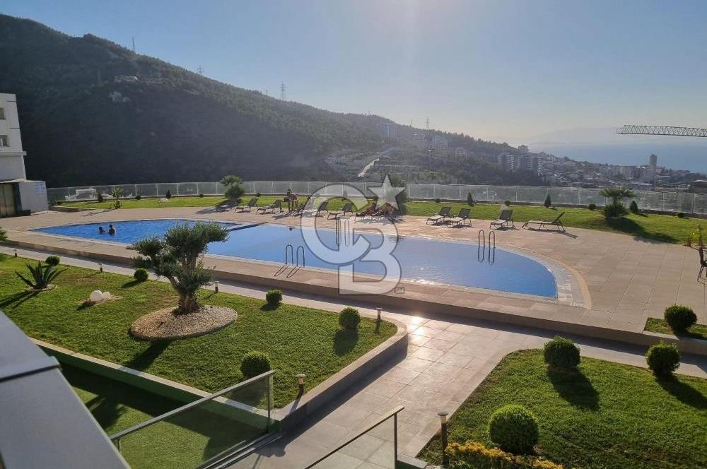 Narlıdere Vitalia Sitesinde üç cepheli satılık 3+1 daire