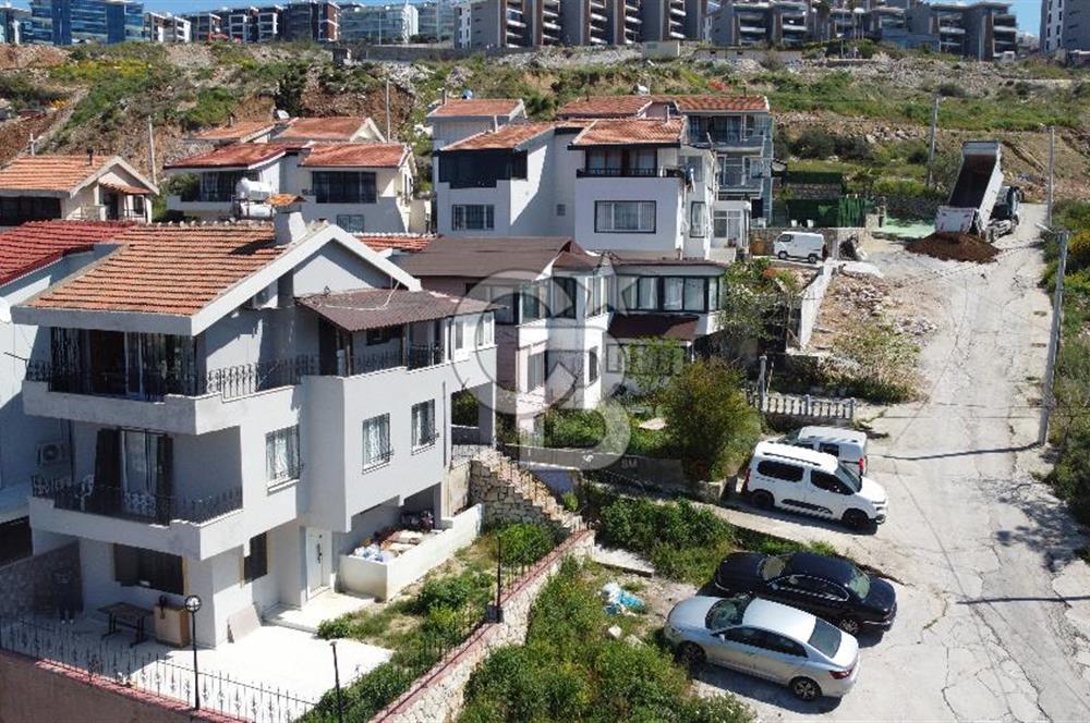 KUŞADASI HER ODADAN DENİZ MANZARALI 5+1 SATILIK KÖŞE VİLLA 