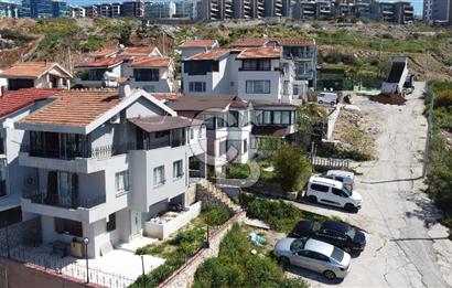 KUŞADASI HER ODADAN DENİZ MANZARALI 5+1 SATILIK KÖŞE VİLLA 