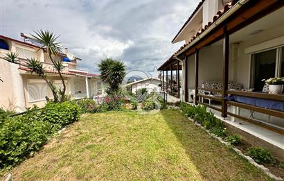 ÇEŞME ILDIR BORNOVALILAR SİTESİNDE KİRALIK BAHÇELİ 3+1 VİLLA