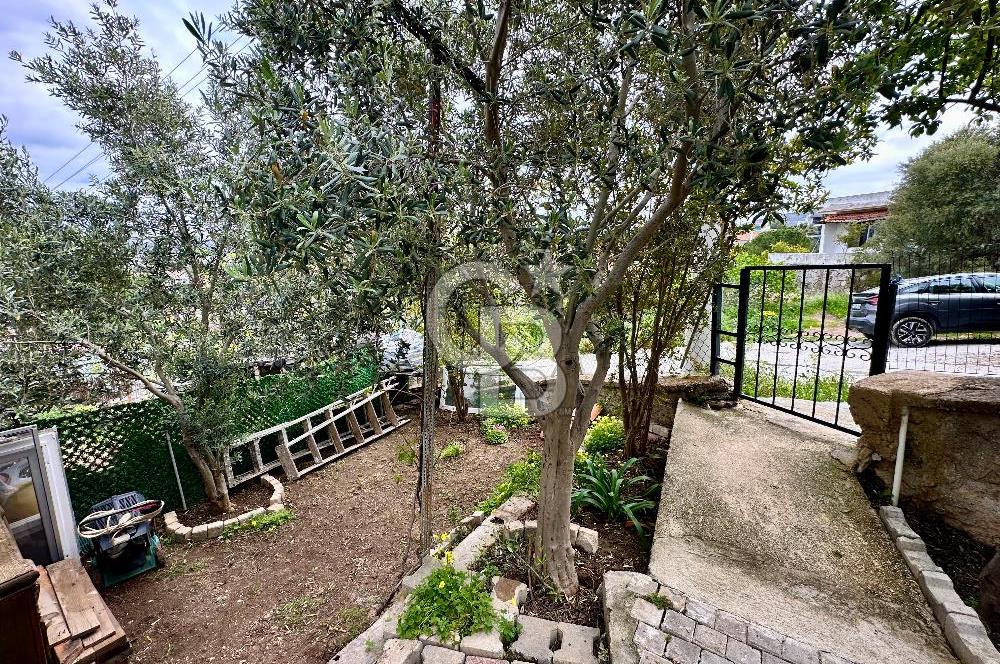 ÇEŞME ILDIR BORNOVALILAR SİTESİNDE KİRALIK BAHÇELİ 3+1 VİLLA