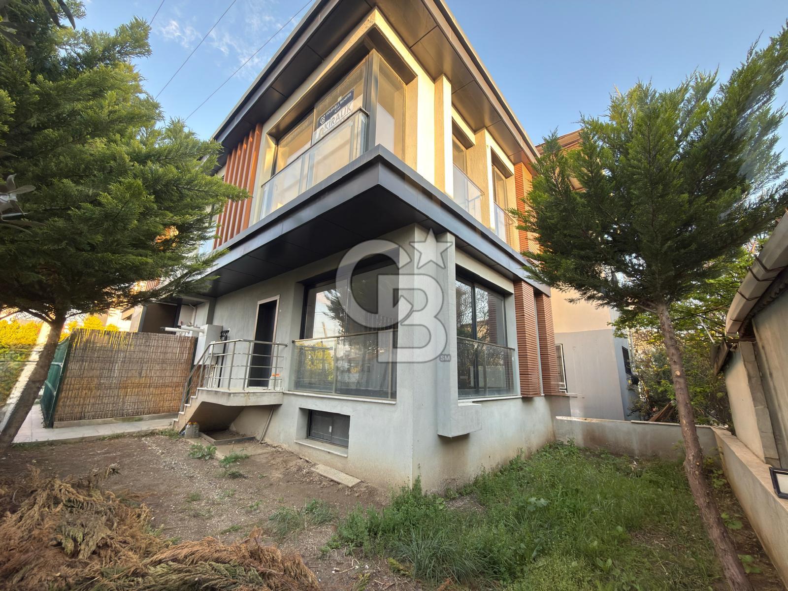 URLA ÇAMLIÇAYDA 4+1 KİRALIK TRİPLEKS VİLLA