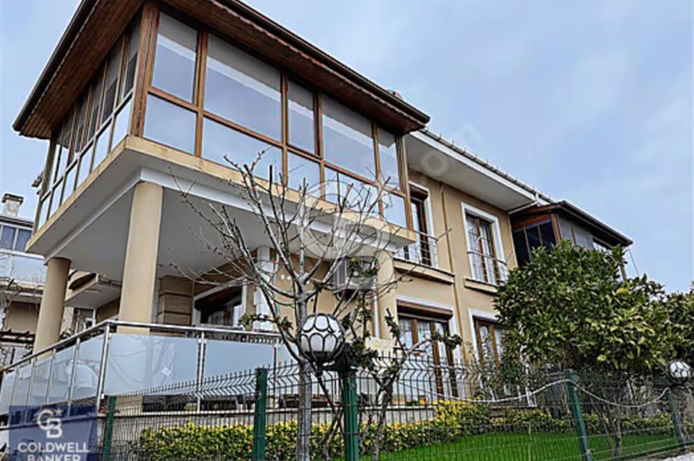 Şile'de Satılık Site İçinde Havuzlu Villa
