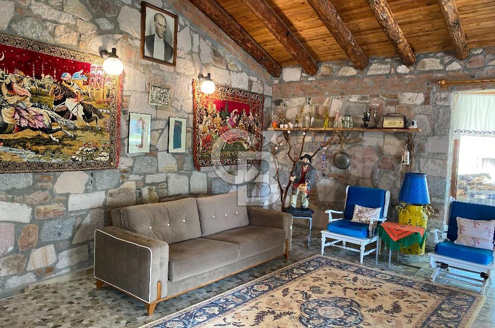  Kozak Yaylası’nda Satılık Doğayla İç İçe Taş Ev – 2.934 m² Arsa Üzerinde 