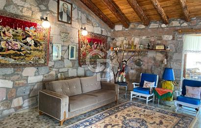  Kozak Yaylası’nda Satılık Doğayla İç İçe Taş Ev – 2.934 m² Arsa Üzerinde 