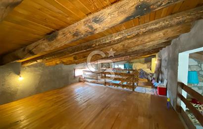  Kozak Yaylası’nda Satılık Doğayla İç İçe Taş Ev – 2.934 m² Arsa Üzerinde 