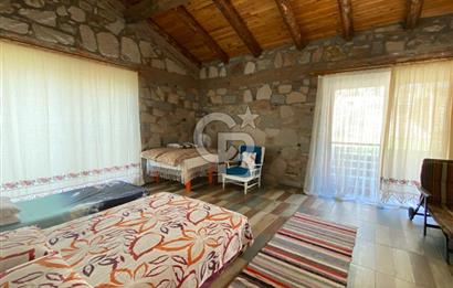  Kozak Yaylası’nda Satılık Doğayla İç İçe Taş Ev – 2.934 m² Arsa Üzerinde 