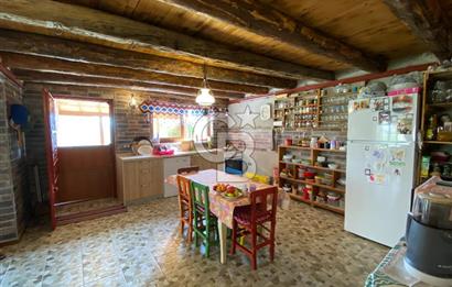  Kozak Yaylası’nda Satılık Doğayla İç İçe Taş Ev – 2.934 m² Arsa Üzerinde 