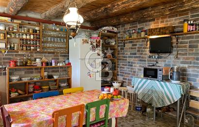  Kozak Yaylası’nda Satılık Doğayla İç İçe Taş Ev – 2.934 m² Arsa Üzerinde 