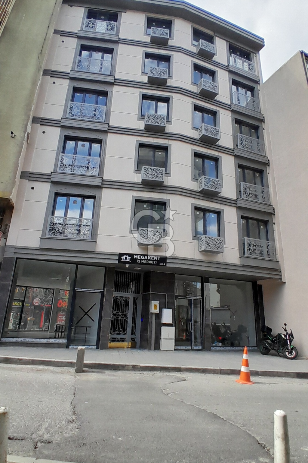 ÇAĞLAYAN ADLİYESİNE YÜRÜME MESAFESİNDE KİRALIK 1+1 OFİS