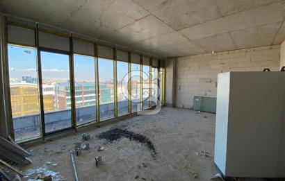 PRESTİJLİ KONUMDA, ANA CADDEYE CEPHE NATAMAM OFİS FIRSATI!