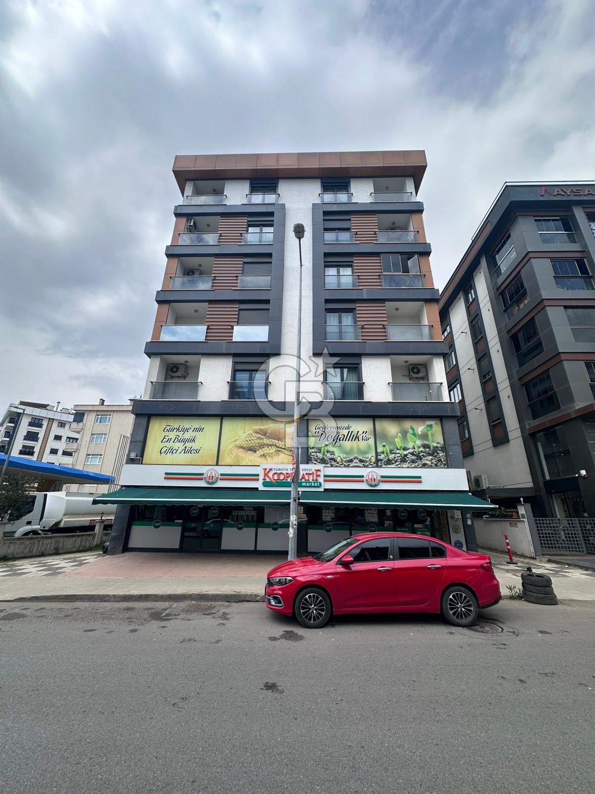 TUZLA POSTANE MAHALLESİ İSTASYON CADDE ÜSTÜNDE 3+1 SATILIK DAİRE