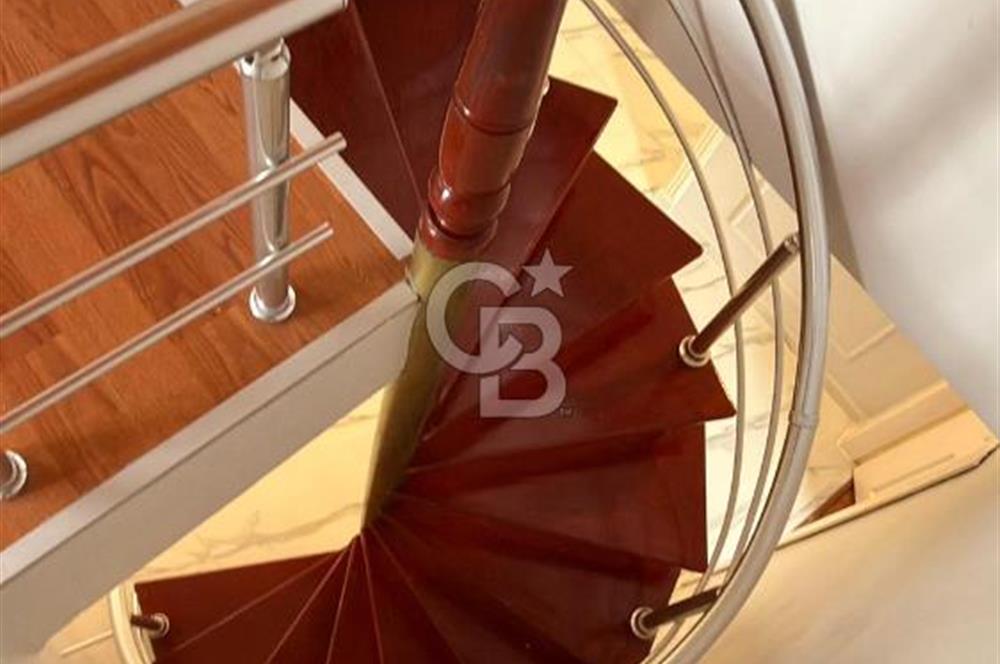 Ümraniye Şerifali Mah. Satılık 5+2 250 M2 Üst Dubleks Daire