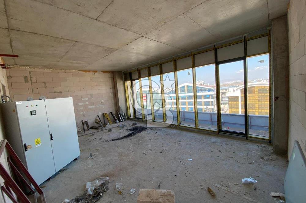 PRESTİJLİ KONUMDA, ANA CADDEYE CEPHE NATAMAM OFİS FIRSATI!