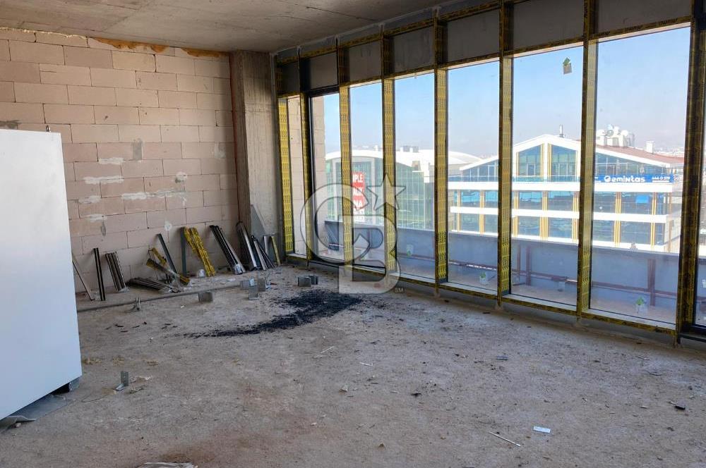 PRESTİJLİ KONUMDA, ANA CADDEYE CEPHE NATAMAM OFİS FIRSATI!