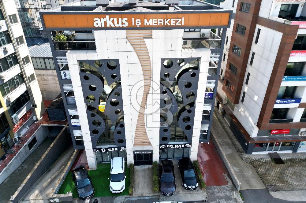 İzmir Yolu Yakını Köşe Vitrinli Kiracılı Satılık Dükkan