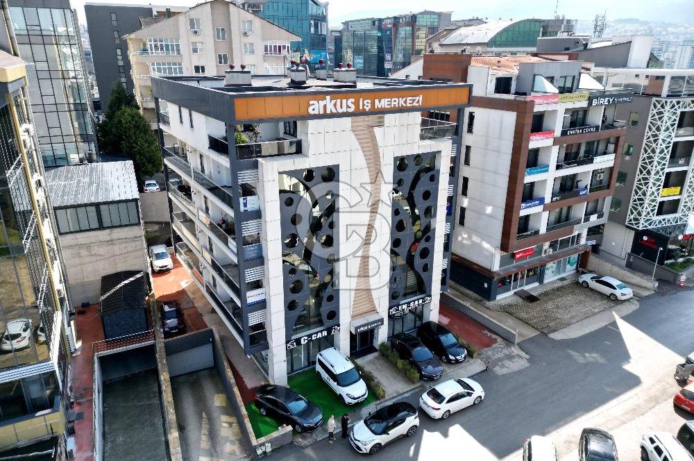 İzmir Yolu Yakını Köşe Vitrinli Kiracılı Satılık Dükkan