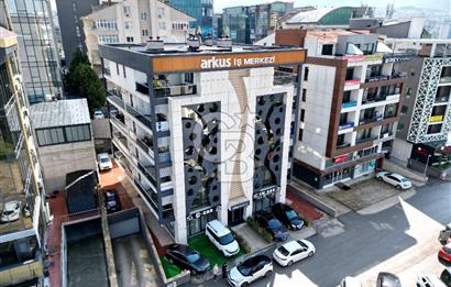 İzmir Yolu Yakını Köşe Vitrinli Kiracılı Satılık Dükkan