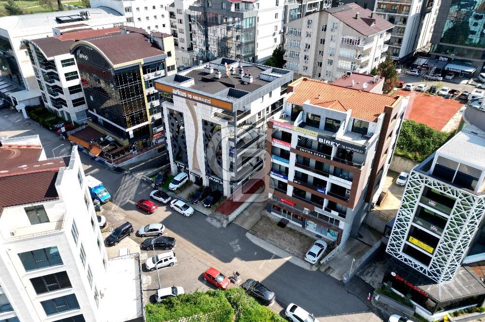 İzmir Yolu Yakını Köşe Vitrinli Kiracılı Satılık Dükkan