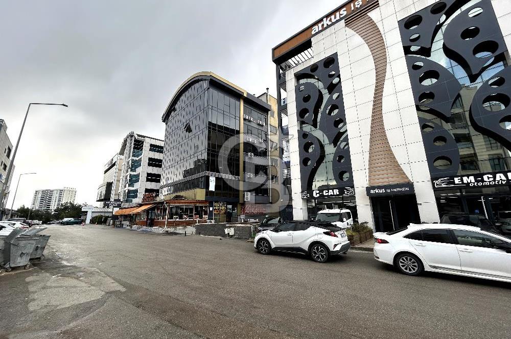 İzmir Yolu Yakını Köşe Vitrinli Kiracılı Satılık Dükkan