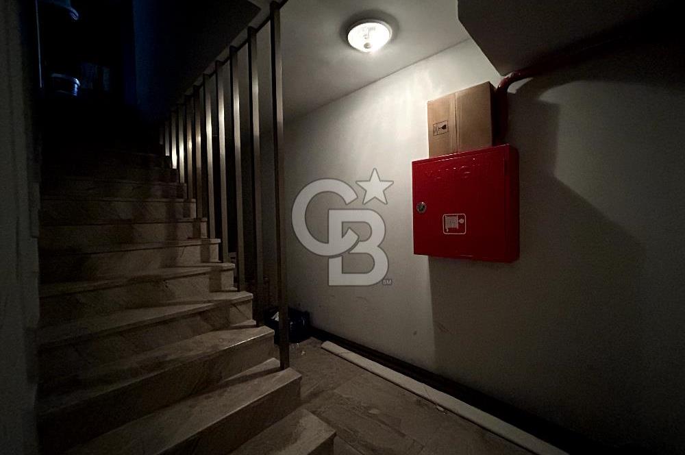 İzmir Yolu Yakını Köşe Vitrinli Kiracılı Satılık Dükkan