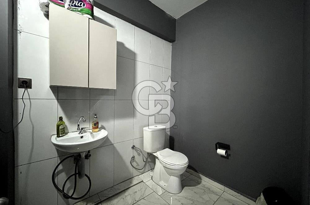 İzmir Yolu Yakını Köşe Vitrinli Kiracılı Satılık Dükkan