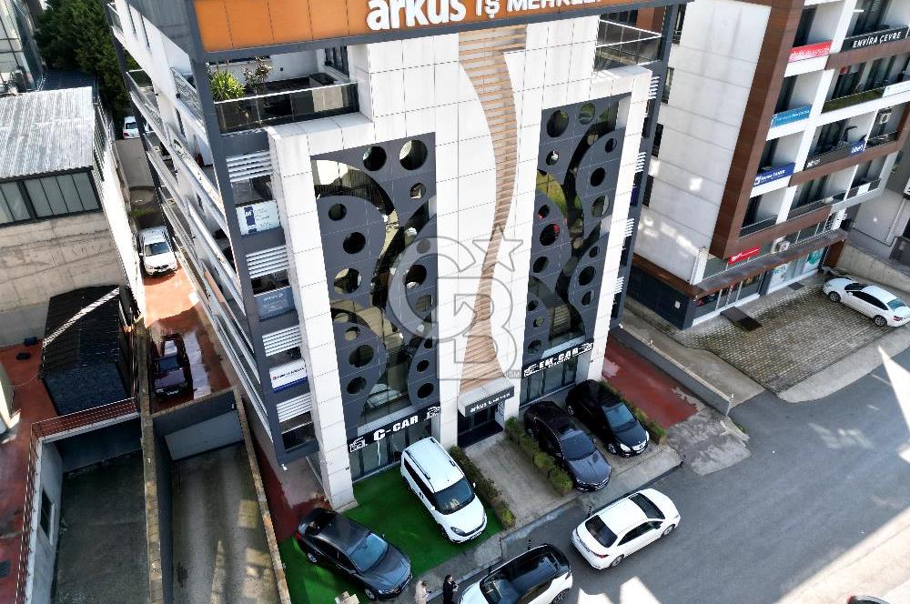 İzmir Yolu Yakını Köşe Vitrinli Kiracılı Satılık Dükkan