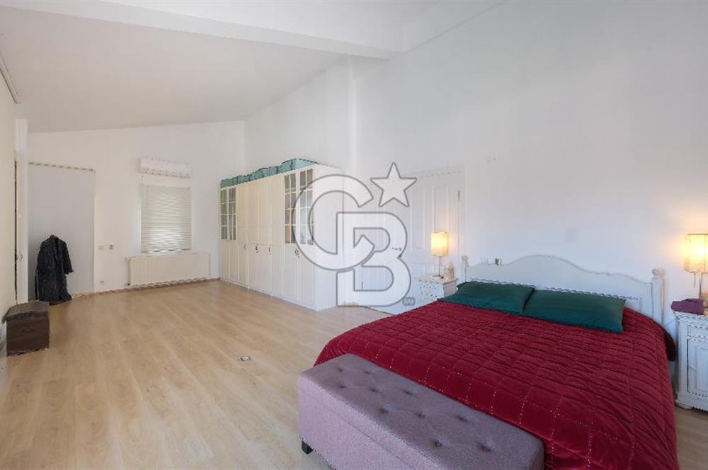 Urla Kalabak Çamlıbel Sitesinde 780 m² Arsa İçinde 3+1 Villa