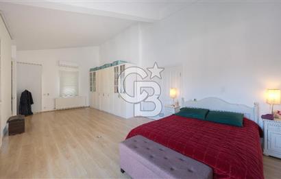 Urla Kalabak Çamlıbel Sitesinde 780 m² Arsa İçinde 3+1 Villa