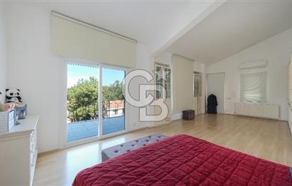 Urla Kalabak Çamlıbel Sitesinde 780 m² Arsa İçinde 3+1 Villa