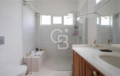 Urla Kalabak Çamlıbel Sitesinde 780 m² Arsa İçinde 3+1 Villa