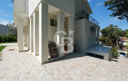 Urla Kalabak Çamlıbel Sitesinde 780 m² Arsa İçinde 3+1 Villa