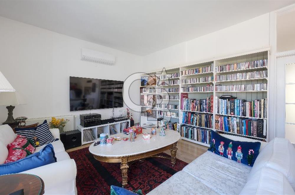 Urla Kalabak Çamlıbel Sitesinde 780 m² Arsa İçinde 3+1 Villa