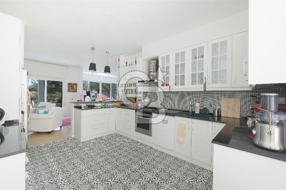 Urla Kalabak Çamlıbel Sitesinde 780 m² Arsa İçinde 3+1 Villa