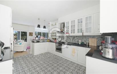 Urla Kalabak Çamlıbel Sitesinde 780 m² Arsa İçinde 3+1 Villa