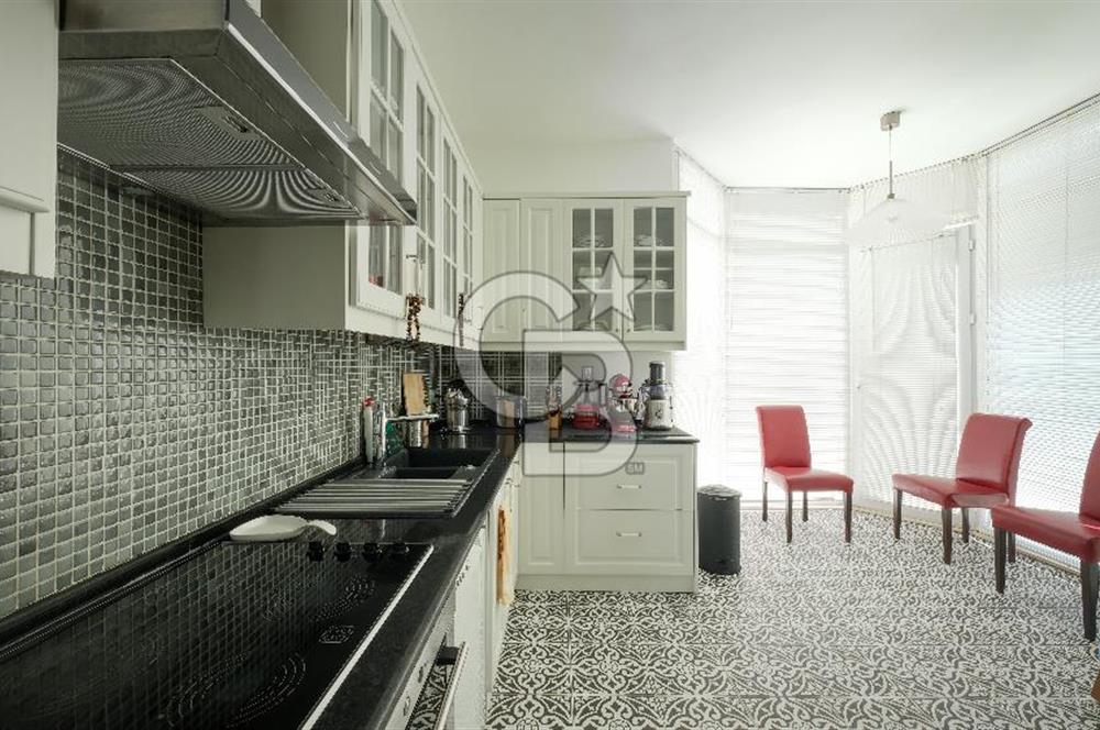 Urla Kalabak Çamlıbel Sitesinde 780 m² Arsa İçinde 3+1 Villa