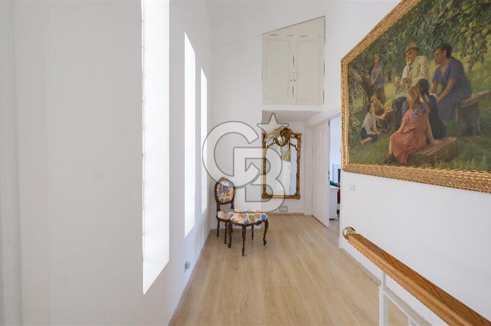 Urla Kalabak Çamlıbel Sitesinde 780 m² Arsa İçinde 3+1 Villa