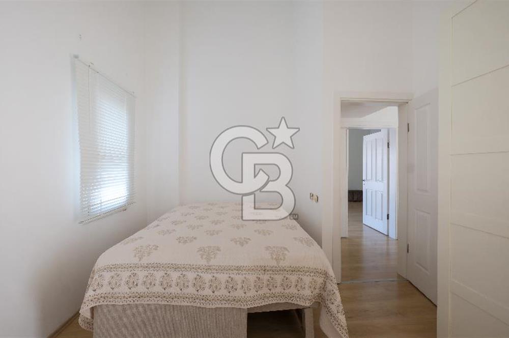 Urla Kalabak Çamlıbel Sitesinde 780 m² Arsa İçinde 3+1 Villa