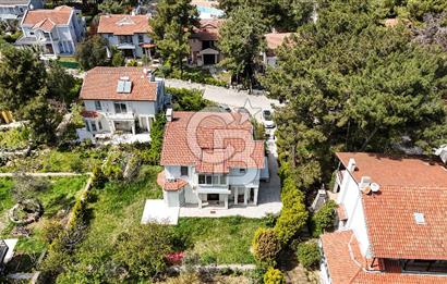 Urla Kalabak Çamlıbel Sitesinde 780 m² Arsa İçinde 3+1 Villa