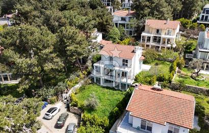 Urla Kalabak Çamlıbel Sitesinde 780 m² Arsa İçinde 3+1 Villa