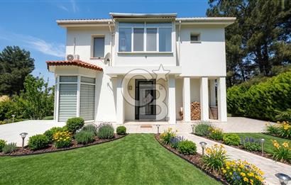 Urla Kalabak Çamlıbel Sitesinde 780 m² Arsa İçinde 3+1 Villa