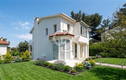 Urla Kalabak Çamlıbel Sitesinde 780 m² Arsa İçinde 3+1 Villa