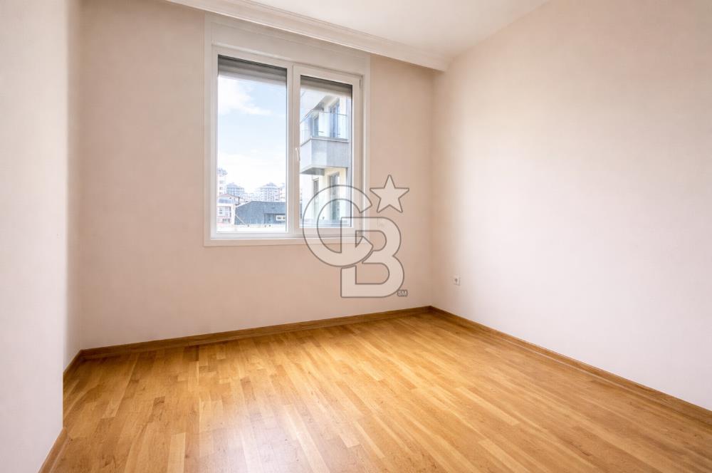 FENERBAHÇE,CEMİL TOPUZLU CADDESİ ÜZERİNDE 135 M2 3+1