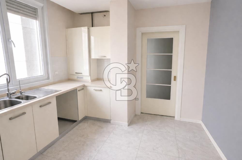 FENERBAHÇE,CEMİL TOPUZLU CADDESİ ÜZERİNDE 135 M2 3+1