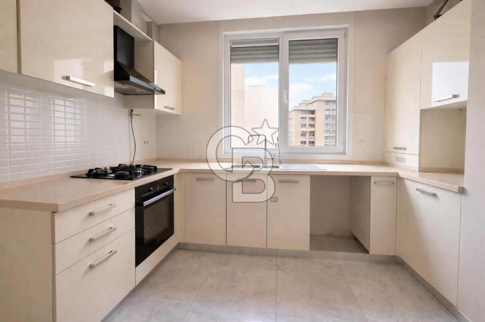 FENERBAHÇE,CEMİL TOPUZLU CADDESİ ÜZERİNDE 135 M2 3+1