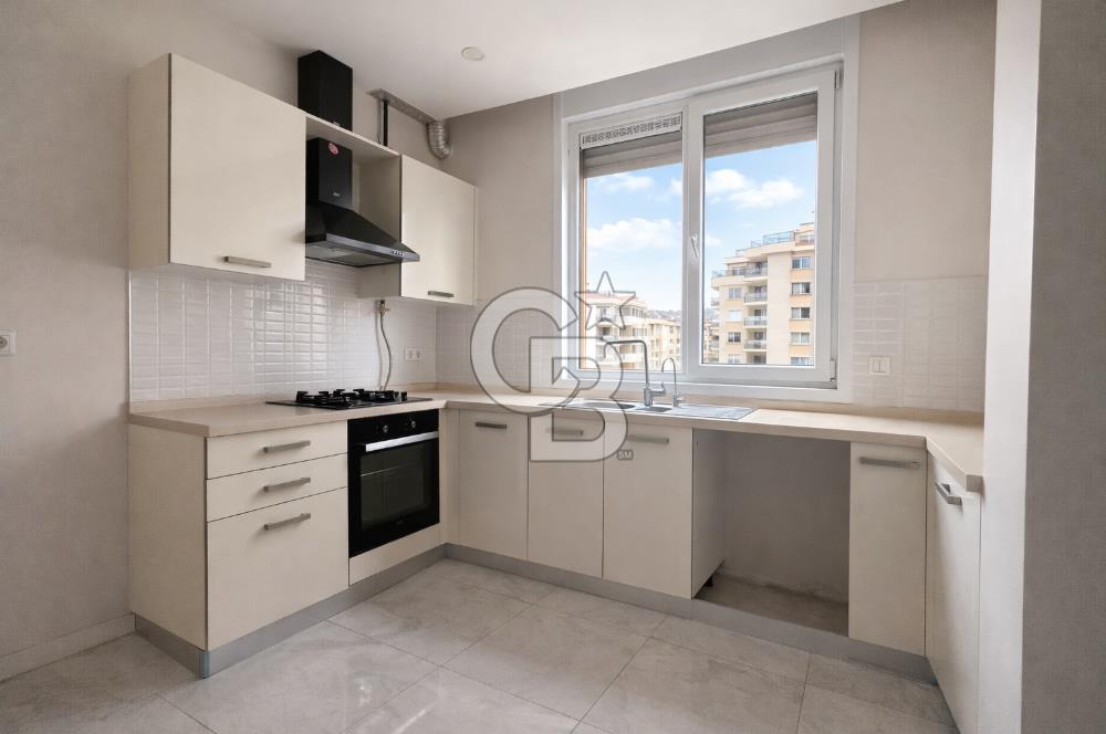 FENERBAHÇE,CEMİL TOPUZLU CADDESİ ÜZERİNDE 135 M2 3+1