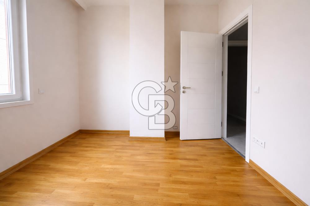 FENERBAHÇE,CEMİL TOPUZLU CADDESİ ÜZERİNDE 135 M2 3+1