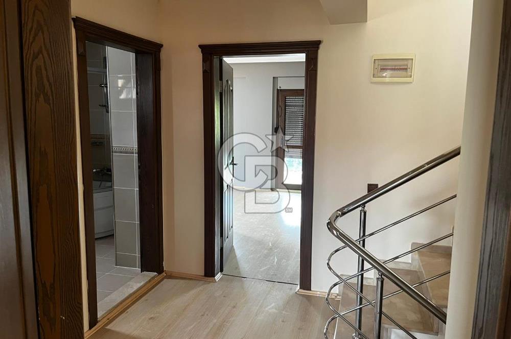 Urla'da Ted Koleji ve Cengiz Aytmatov Yakını Denize Yürüyüş Mesafesinde Saunalı Villa 