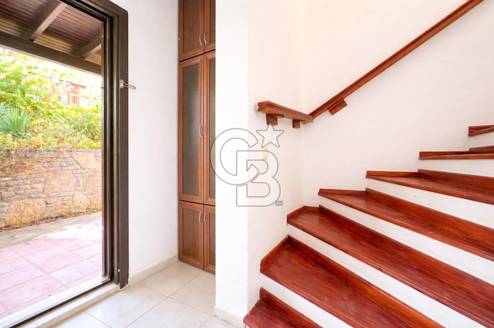 BODRUM,ESKİÇEŞMEDE MARİNA'YA YAKIN BAHÇELİ DUBLEKS VİLLA 150 M2